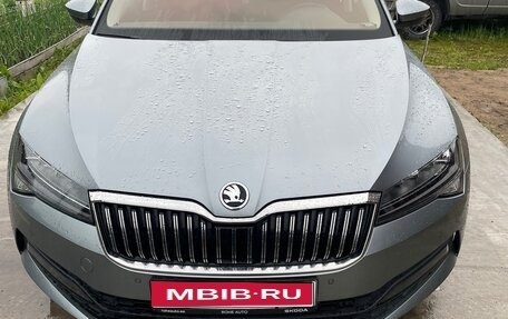 Skoda Superb III рестайлинг, 2021 год, 2 460 000 рублей, 1 фотография