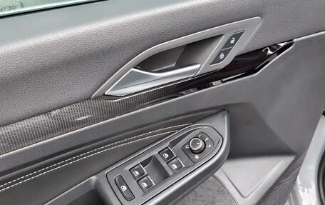 Volkswagen Golf VIII, 2023 год, 2 000 000 рублей, 10 фотография