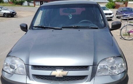 Chevrolet Niva I рестайлинг, 2013 год, 499 000 рублей, 1 фотография