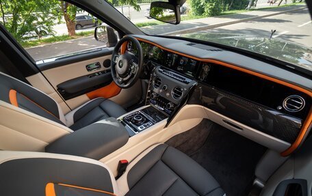 Rolls-Royce Cullinan, 2025 год, 65 700 000 рублей, 26 фотография