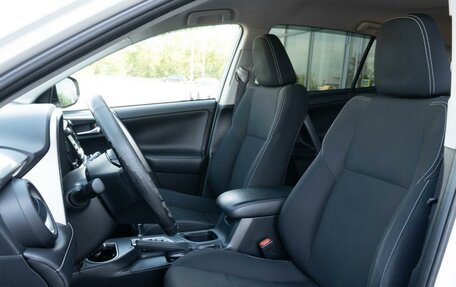 Toyota RAV4, 2016 год, 2 480 000 рублей, 15 фотография