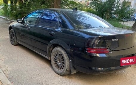 Dodge Stratus II, 2001 год, 310 000 рублей, 2 фотография