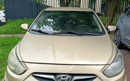 Hyundai Solaris II рестайлинг, 2011 год, 620 000 рублей, 1 фотография