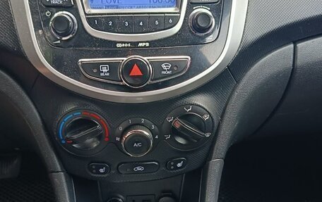 Hyundai Solaris II рестайлинг, 2011 год, 620 000 рублей, 7 фотография