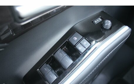 Toyota Highlander, 2025 год, 5 690 000 рублей, 24 фотография