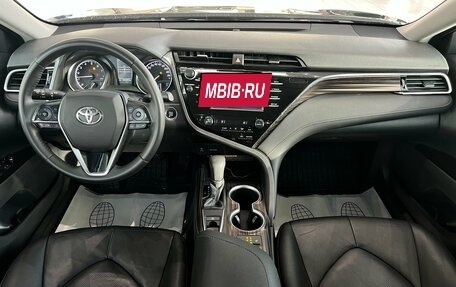 Toyota Camry, 2018 год, 2 395 000 рублей, 15 фотография