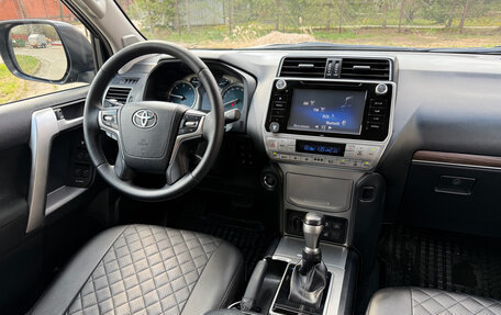 Toyota Land Cruiser Prado 150 рестайлинг 2, 2019 год, 4 300 000 рублей, 13 фотография