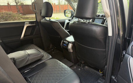 Toyota Land Cruiser Prado 150 рестайлинг 2, 2019 год, 4 300 000 рублей, 16 фотография