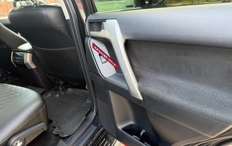 Toyota Land Cruiser Prado 150 рестайлинг 2, 2019 год, 4 300 000 рублей, 17 фотография