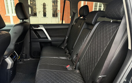 Toyota Land Cruiser Prado 150 рестайлинг 2, 2019 год, 4 300 000 рублей, 19 фотография
