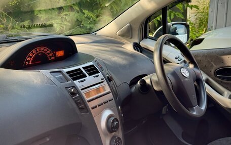 Toyota Vitz, 2010 год, 530 000 рублей, 3 фотография