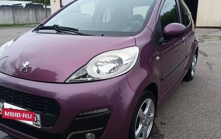 Peugeot 107 I рестайлинг, 2012 год, 600 000 рублей, 4 фотография