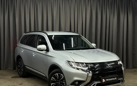 Mitsubishi Outlander III рестайлинг 3, 2021 год, 2 649 900 рублей, 2 фотография