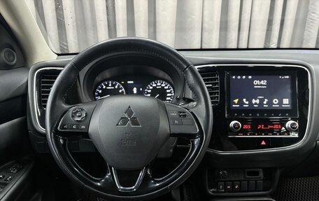 Mitsubishi Outlander III рестайлинг 3, 2021 год, 2 649 900 рублей, 15 фотография