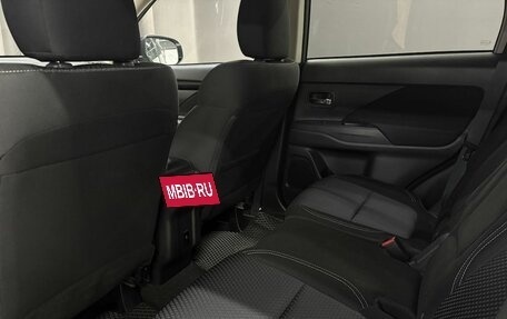Mitsubishi Outlander III рестайлинг 3, 2021 год, 2 649 900 рублей, 12 фотография