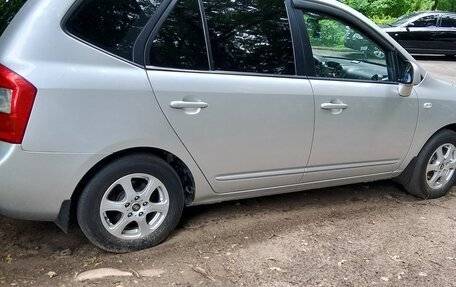 KIA Carens III (RP), 2011 год, 945 000 рублей, 2 фотография