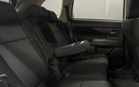 Mitsubishi Outlander III рестайлинг 3, 2021 год, 2 649 900 рублей, 21 фотография