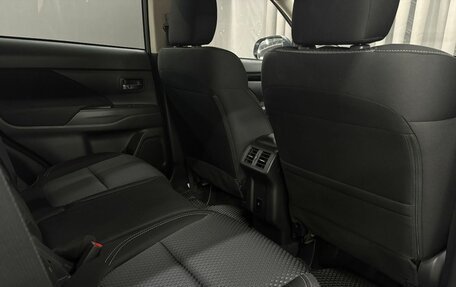 Mitsubishi Outlander III рестайлинг 3, 2021 год, 2 649 900 рублей, 20 фотография