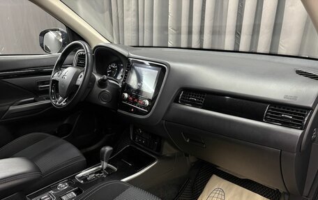 Mitsubishi Outlander III рестайлинг 3, 2021 год, 2 649 900 рублей, 22 фотография