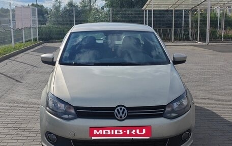 Volkswagen Polo VI (EU Market), 2011 год, 420 000 рублей, 2 фотография