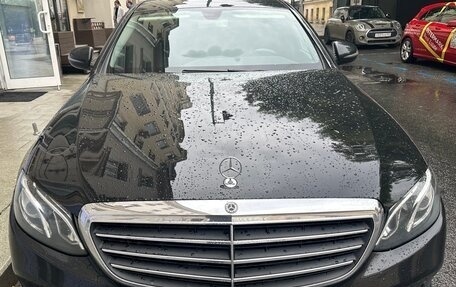 Mercedes-Benz E-Класс, 2019 год, 2 100 000 рублей, 1 фотография