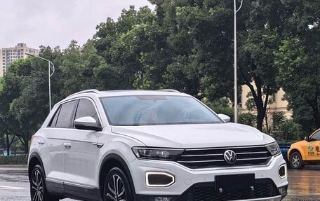 Volkswagen T-Roc I, 2022 год, 1 690 800 рублей, 3 фотография