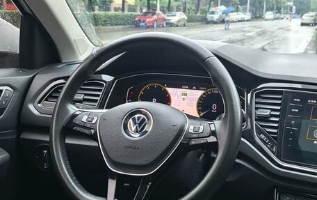 Volkswagen T-Roc I, 2022 год, 1 690 800 рублей, 9 фотография