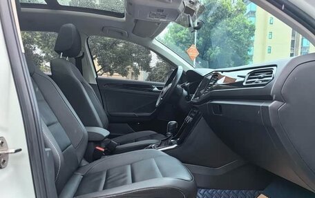 Volkswagen T-Roc I, 2022 год, 1 690 800 рублей, 10 фотография