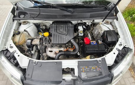 Renault Logan II, 2019 год, 877 000 рублей, 6 фотография