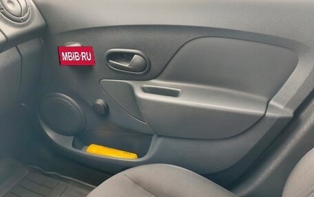 Renault Logan II, 2019 год, 877 000 рублей, 26 фотография