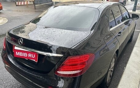 Mercedes-Benz E-Класс, 2019 год, 2 100 000 рублей, 5 фотография