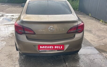 Opel Astra J, 2013 год, 3 фотография