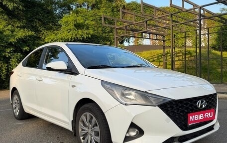 Hyundai Solaris II рестайлинг, 2021 год, 1 250 000 рублей, 1 фотография