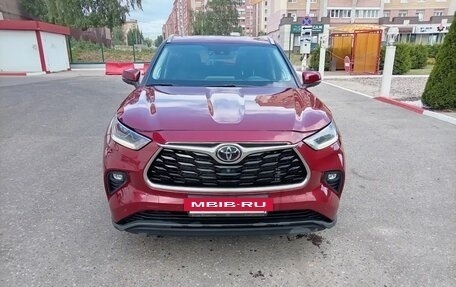 Toyota Highlander, 2021 год, 4 500 000 рублей, 2 фотография