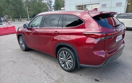 Toyota Highlander, 2021 год, 4 500 000 рублей, 10 фотография