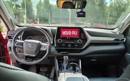 Toyota Highlander, 2021 год, 4 500 000 рублей, 7 фотография