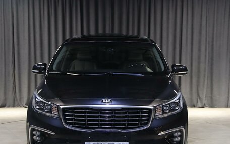 KIA Carnival III, 2019 год, 2 449 000 рублей, 21 фотография