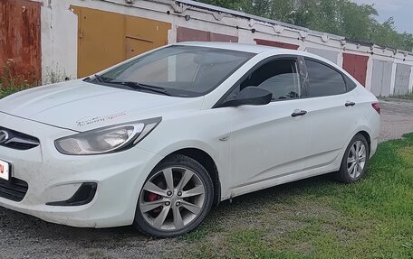 Hyundai Solaris II рестайлинг, 2012 год, 700 000 рублей, 2 фотография