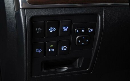 Toyota Land Cruiser 200, 2015 год, 4 687 077 рублей, 25 фотография