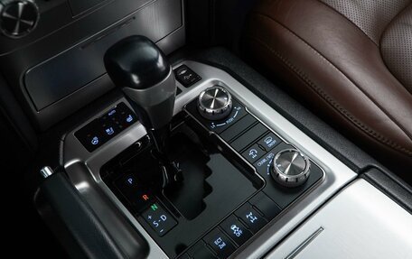 Toyota Land Cruiser 200, 2015 год, 4 687 077 рублей, 16 фотография