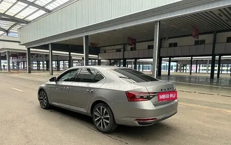 Skoda Superb III рестайлинг, 2022 год, 1 583 000 рублей, 3 фотография