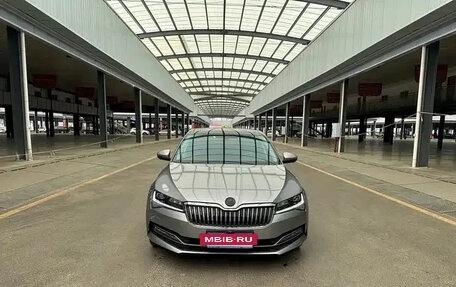 Skoda Superb III рестайлинг, 2022 год, 1 583 000 рублей, 2 фотография