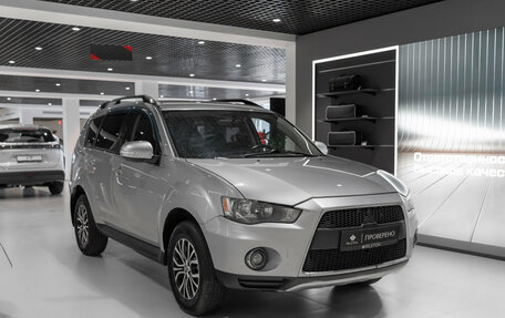 Mitsubishi Outlander III рестайлинг 3, 2011 год, 945 000 рублей, 2 фотография