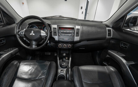 Mitsubishi Outlander III рестайлинг 3, 2011 год, 945 000 рублей, 8 фотография