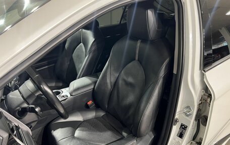 Toyota Camry, 2021 год, 2 390 000 рублей, 14 фотография
