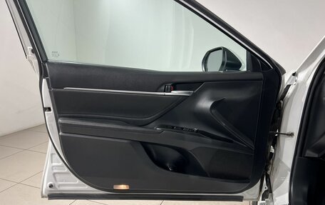 Toyota Camry, 2021 год, 2 390 000 рублей, 17 фотография