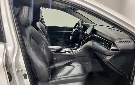 Toyota Camry, 2021 год, 2 390 000 рублей, 18 фотография