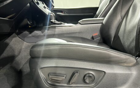 Toyota Camry, 2021 год, 2 390 000 рублей, 16 фотография