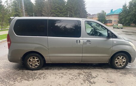 Hyundai Grand Starex Grand Starex I рестайлинг 2, 2011 год, 1 050 000 рублей, 2 фотография