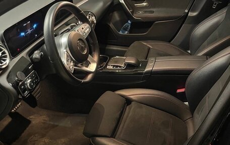 Mercedes-Benz A-Класс, 2018 год, 2 350 000 рублей, 11 фотография